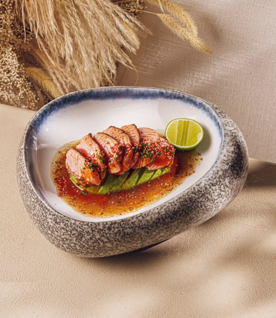 Seared tuna with avocado and lime
